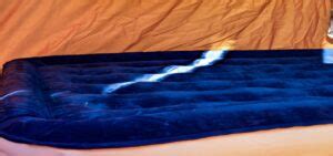 8 Reasons Your Air Mattress Deflated (& How to Fix。